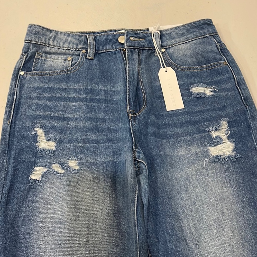 Size 7 Women’s Distressed jeans
